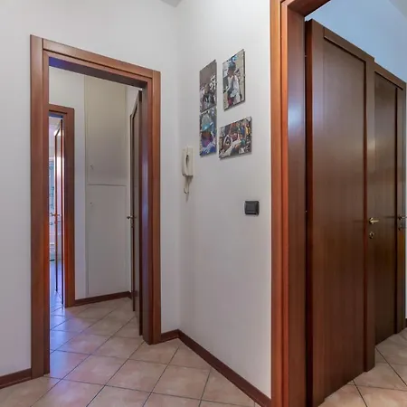 Guesthost - * Φεράρα