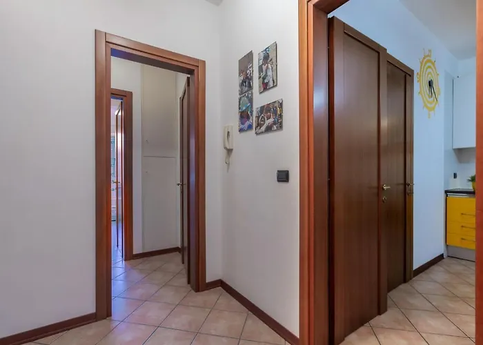 Guesthost - * Φεράρα