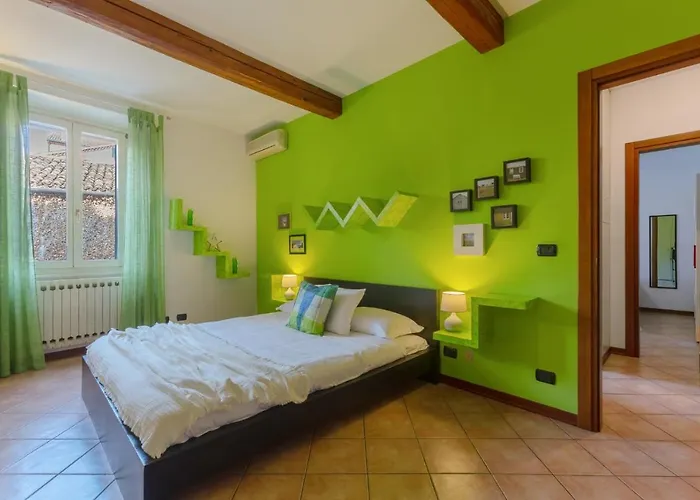 Guesthost - * Φεράρα