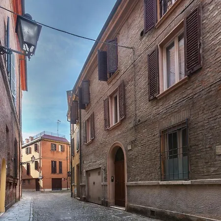 Central Ferrara Apartment Apartment *