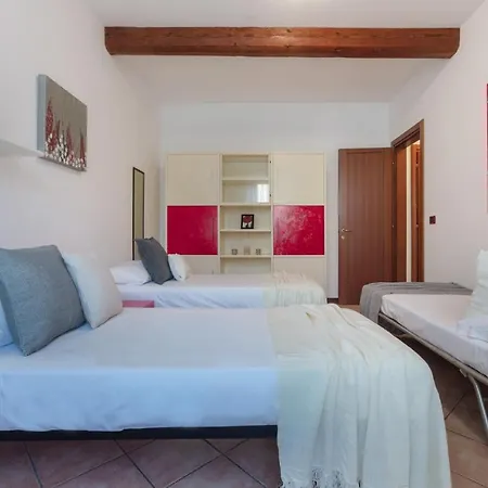 Central Ferrara Apartment *